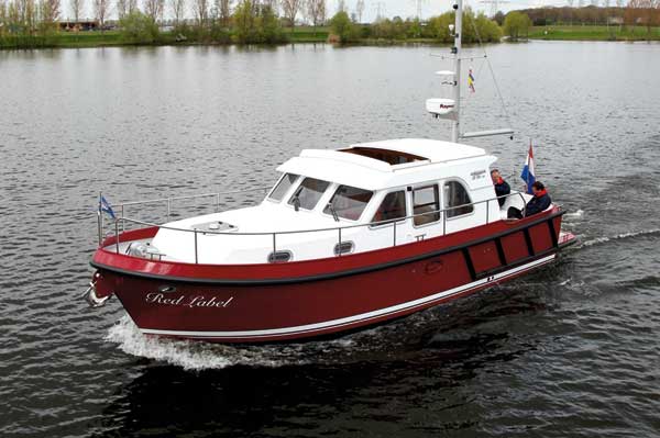 Linssen 29.9 Sedan Nordic | Reviews | Motor Boats Monthly |