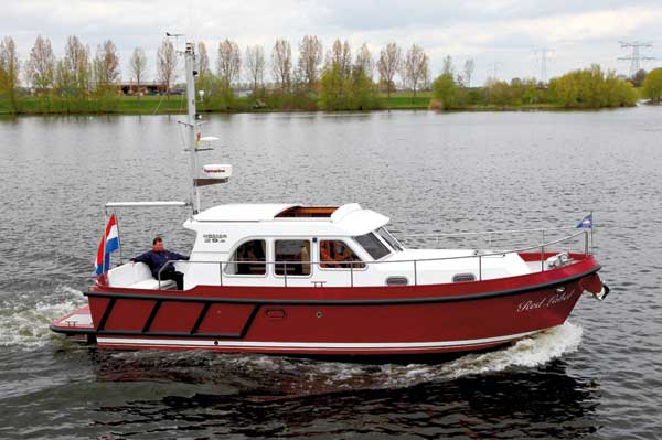 Linssen 29.9 Sedan Nordic | Reviews | Motor Boats Monthly |