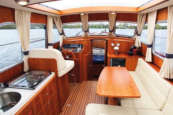 Linssen 29.9 Sedan Nordic | Reviews | Motor Boats Monthly |