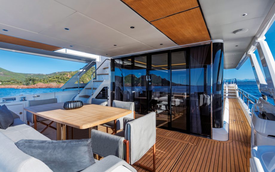 absolute-Navetta-73-yacht-test-review-cockpit