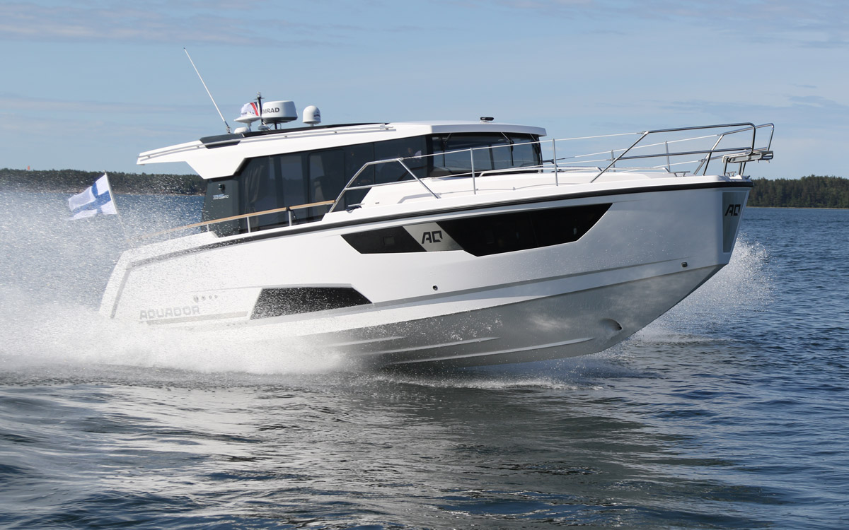 Aquador-35-aq-boat-test-running-shot-credit-alex-smith