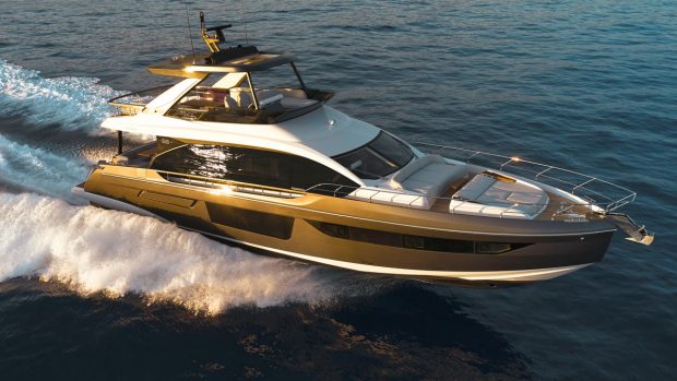 azimut-68-revew-running-shot