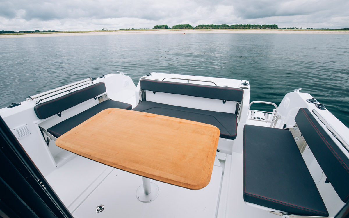 Beneteau-barracuda-9-boat-test-cockpit