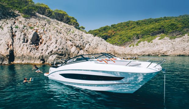 Beneteau-flyer-10-boat-test-drive-review-hero