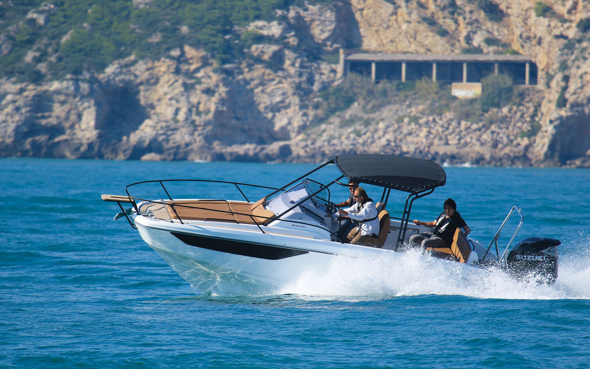 beneteau-flyer-8-sundeck-boat-test-running-shot