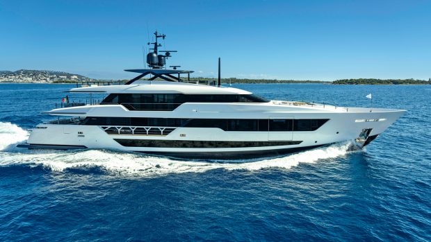 custom-line-140-MBY286.newyacht_2.01231