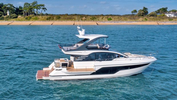 fairline-squadron-58-sea-trial-review-video