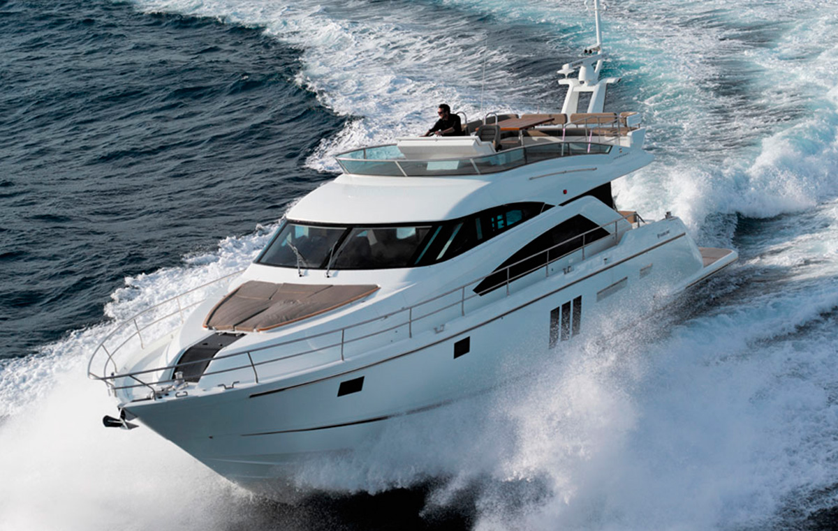Fairline Squadron 60, heading to the 2016 British Motor Yacht Show