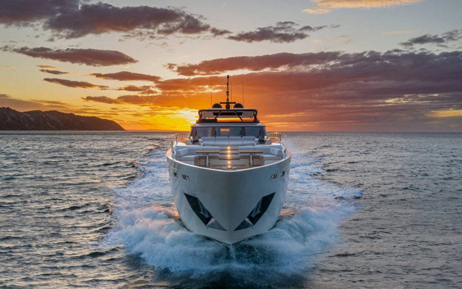 ferretti-1000-bow-running-shot-cannes-yachting-festival-2021