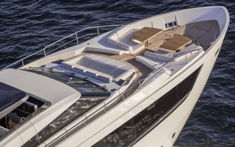 ferretti-1000-foredeck-cannes-yachting-festival-2021