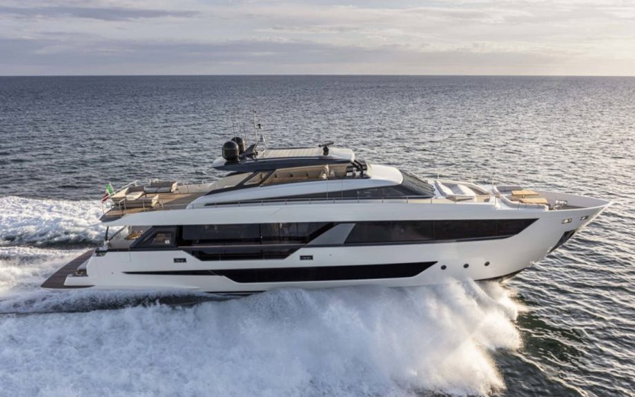 ferretti-1000-side-view-cannes-yachting-festival-2021