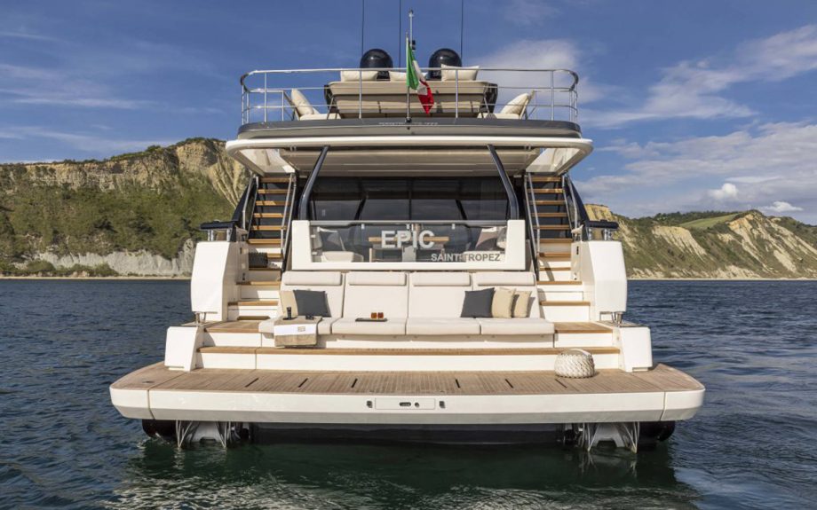 ferretti-1000-transom-cannes-yachting-festival-2021