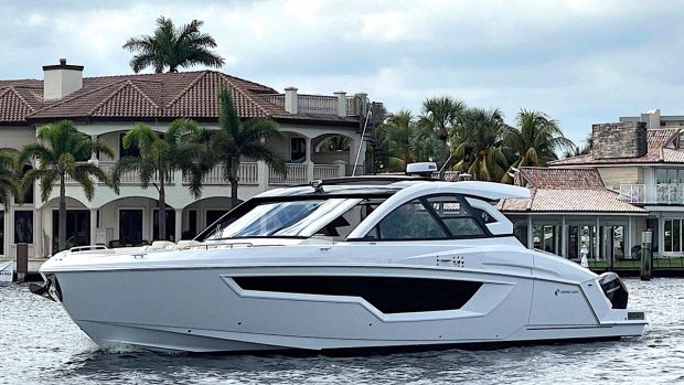 fort-lauderdale-boat-show-2022-Cruisers-50-GLS-1