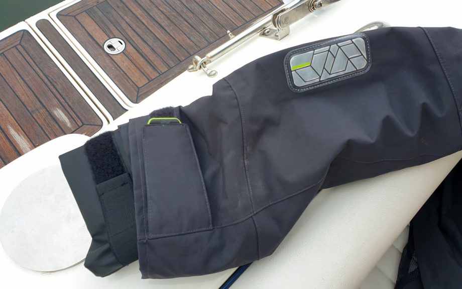 gill-os3-coastal-boating-jacket-cuffs
