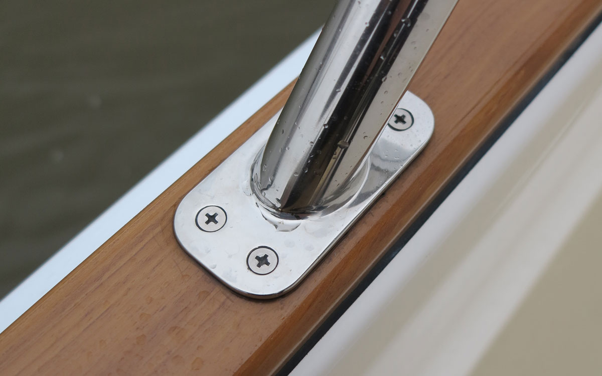 grand-banks-eastbay-44-motor-yacht-test-deck-details