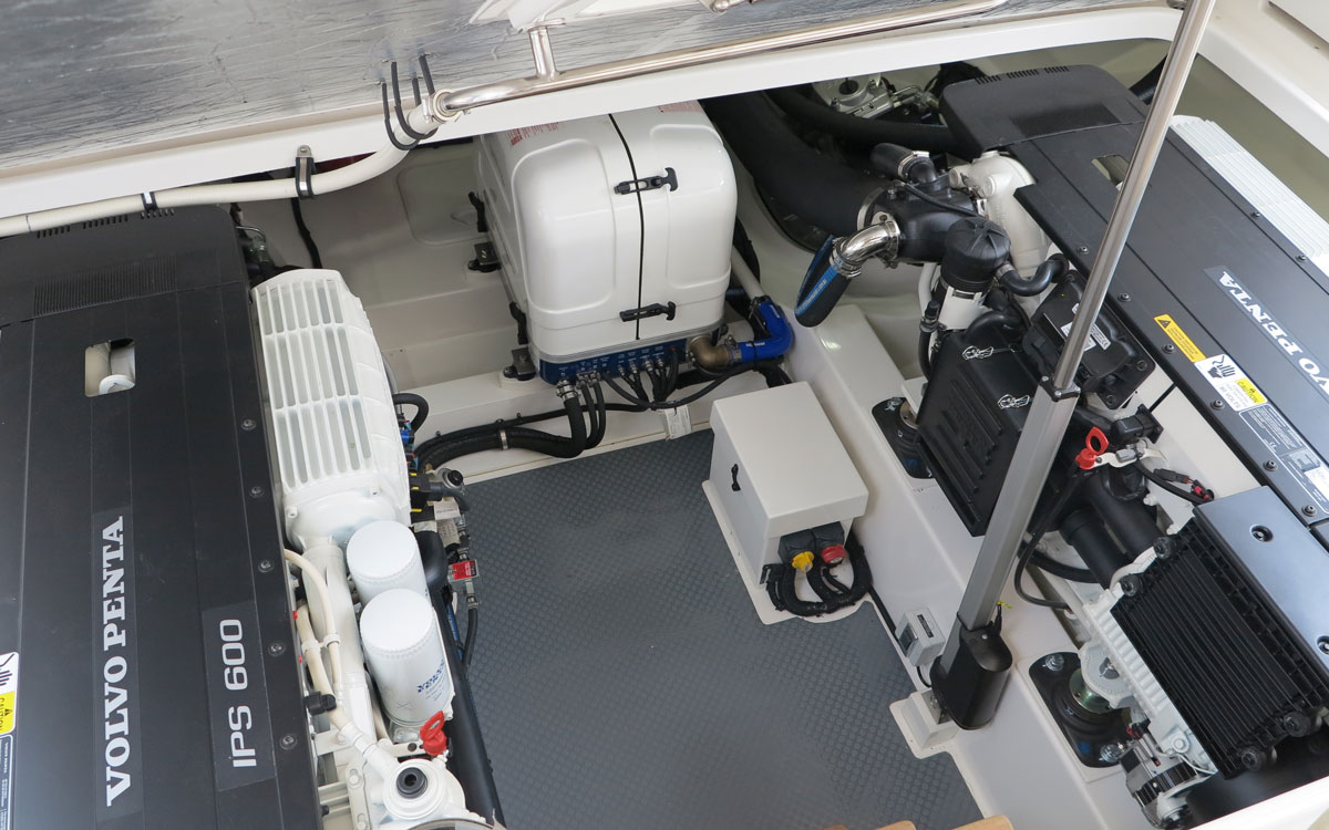 grand-banks-eastbay-44-motor-yacht-test-engine-room