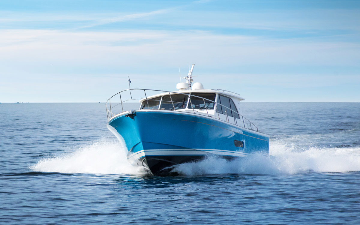 grand-banks-eastbay-44-motor-yacht-test-running-shot-bow