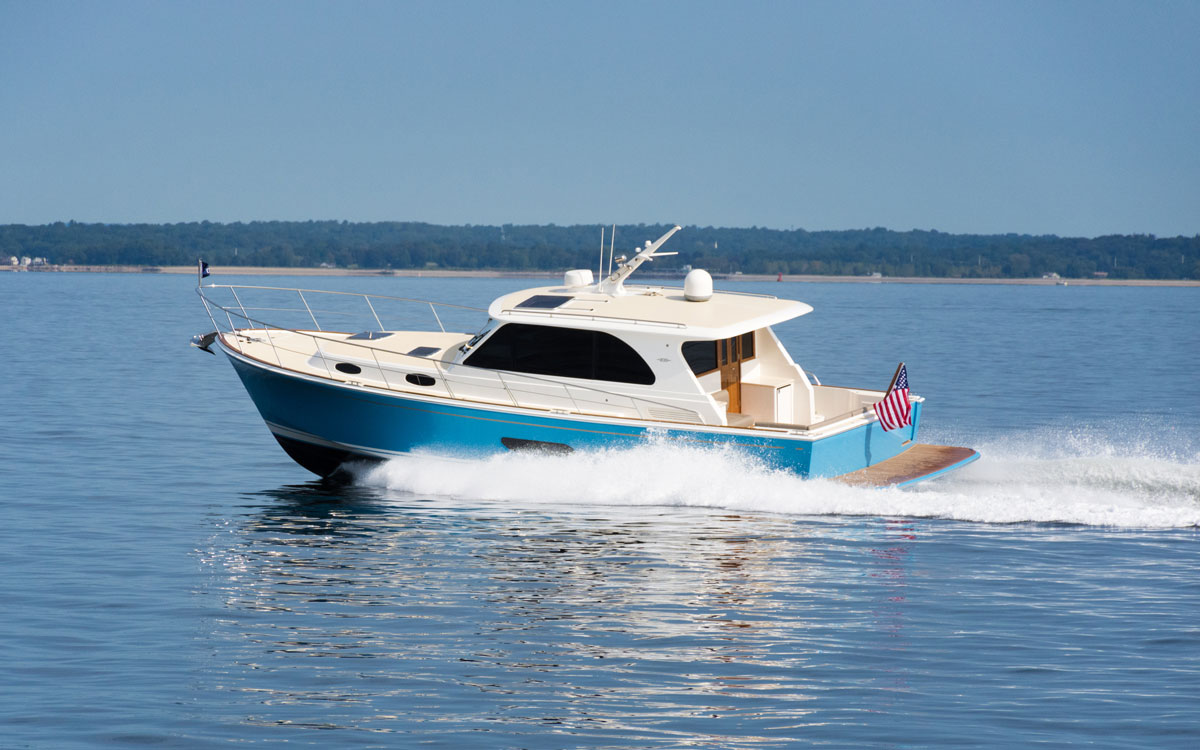 grand-banks-eastbay-44-motor-yacht-test-running-shot