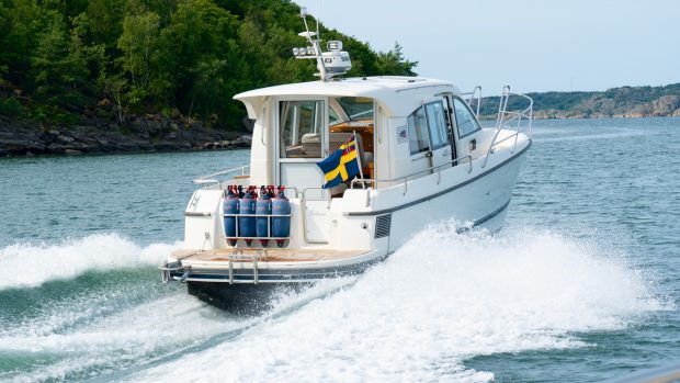 humpree-lightning-MBY281.new_tech.Humphree_Boat_2_at_speed_with_Lightning