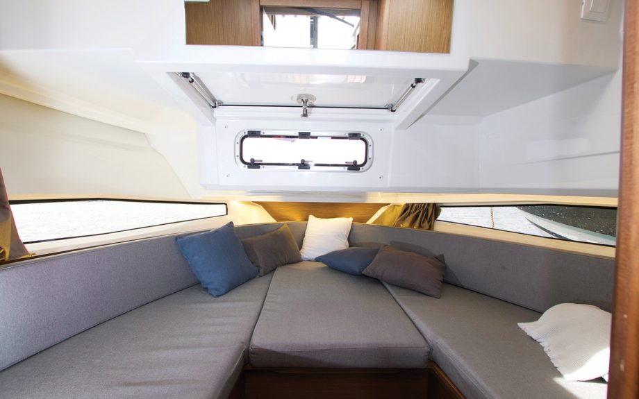 jeanneau-merry-fisher-895-marlin-cabin