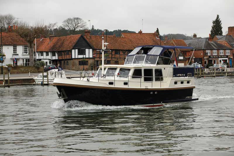 Jetten 27AC exterior | Motorboat test gallery | Motor Boats Monthly |