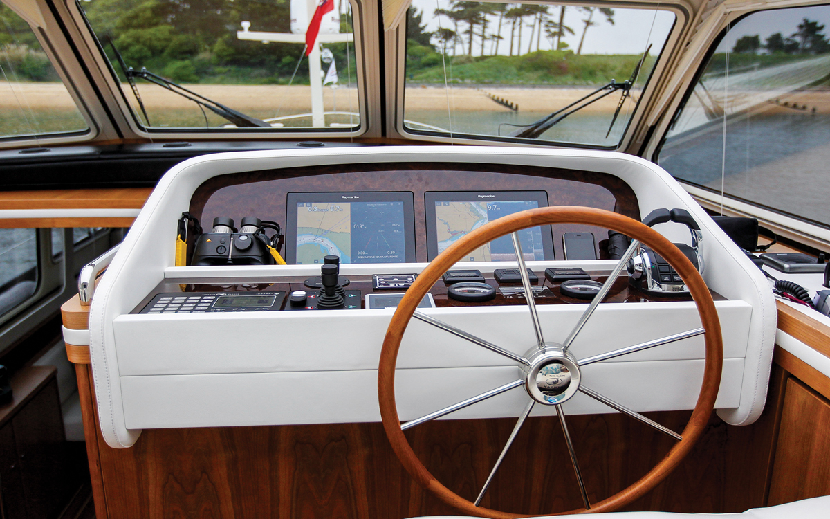 linssen-gs500-review-helm-credit-paul-wyeth