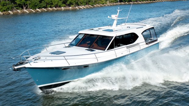 miami-boat-show-2023-Hylas-M49-1