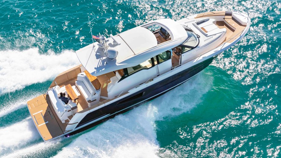 miami-boat-show-2023-Tiara-EX-60-1