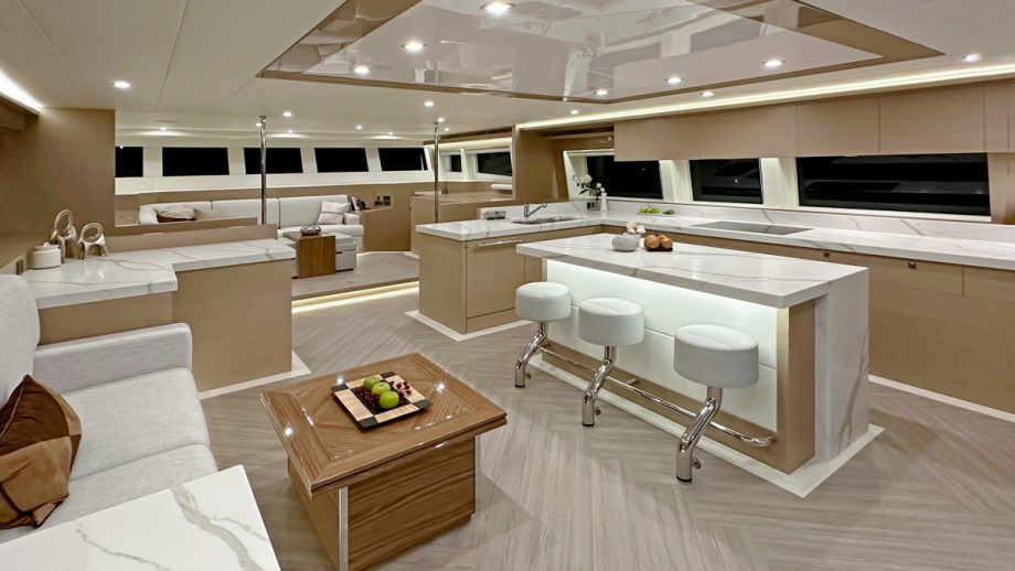 palm-beach-boat-show-2023-Horizon-PC68-Open-Salon