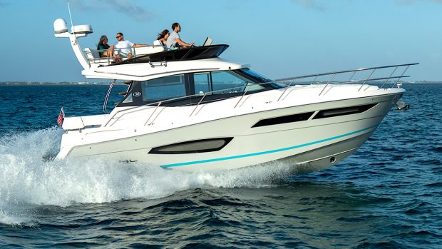 regal-38-fly-new-boats-running-shot-miami-boat-show-2022