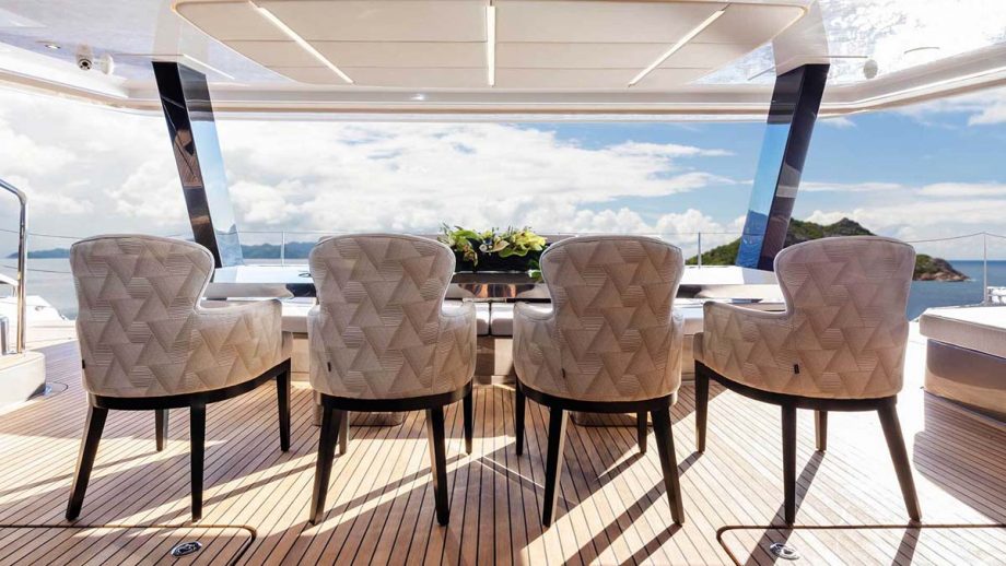 sunreef-80-power-eco-cannes-yachting-festival-2023-power-80-exterior-06