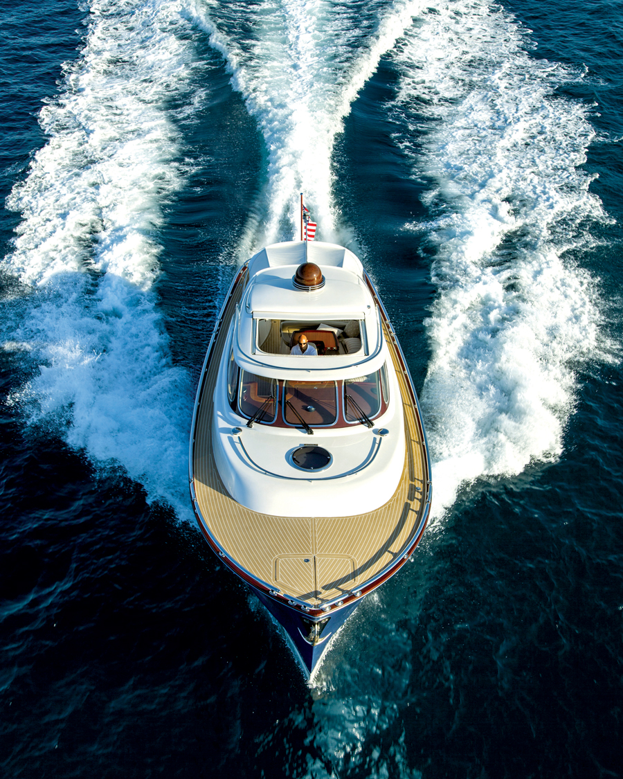 Zeelander-Z44-bow-running-shot
